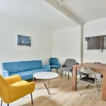 Guestready -- Spacious Corner Apartment Opera District