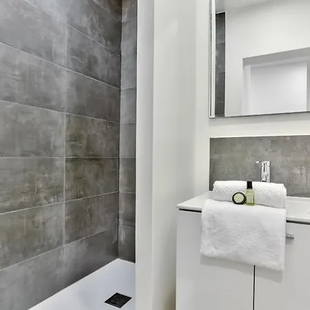 Guestready -- Spacious Corner Apartment Opera District Apartment *